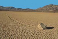 Misteri Batu Berjalan Death Valley